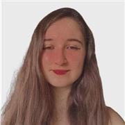 Profesora con grado en Estudios ingleses y máster en Estudios Ingleses Avanzados con experiencia docente desde primaria hasta estudios universitarios